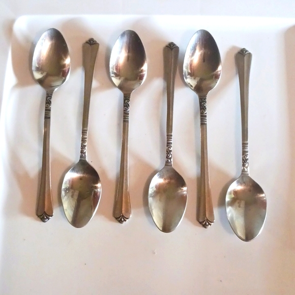 48 pieces of Vintage Oneida Orleans pattern silverware - Picture 9 of 16